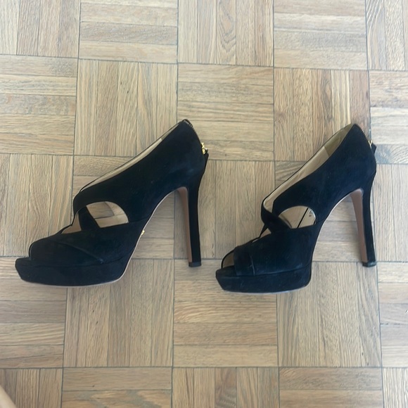 Prada Black Pumps Size 7.5 - Picture 1 of 4